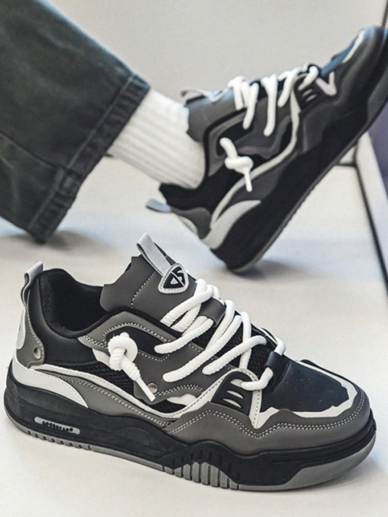 Sporty Skate Shoes For Men, Color block Lace-Up Front Sneakers