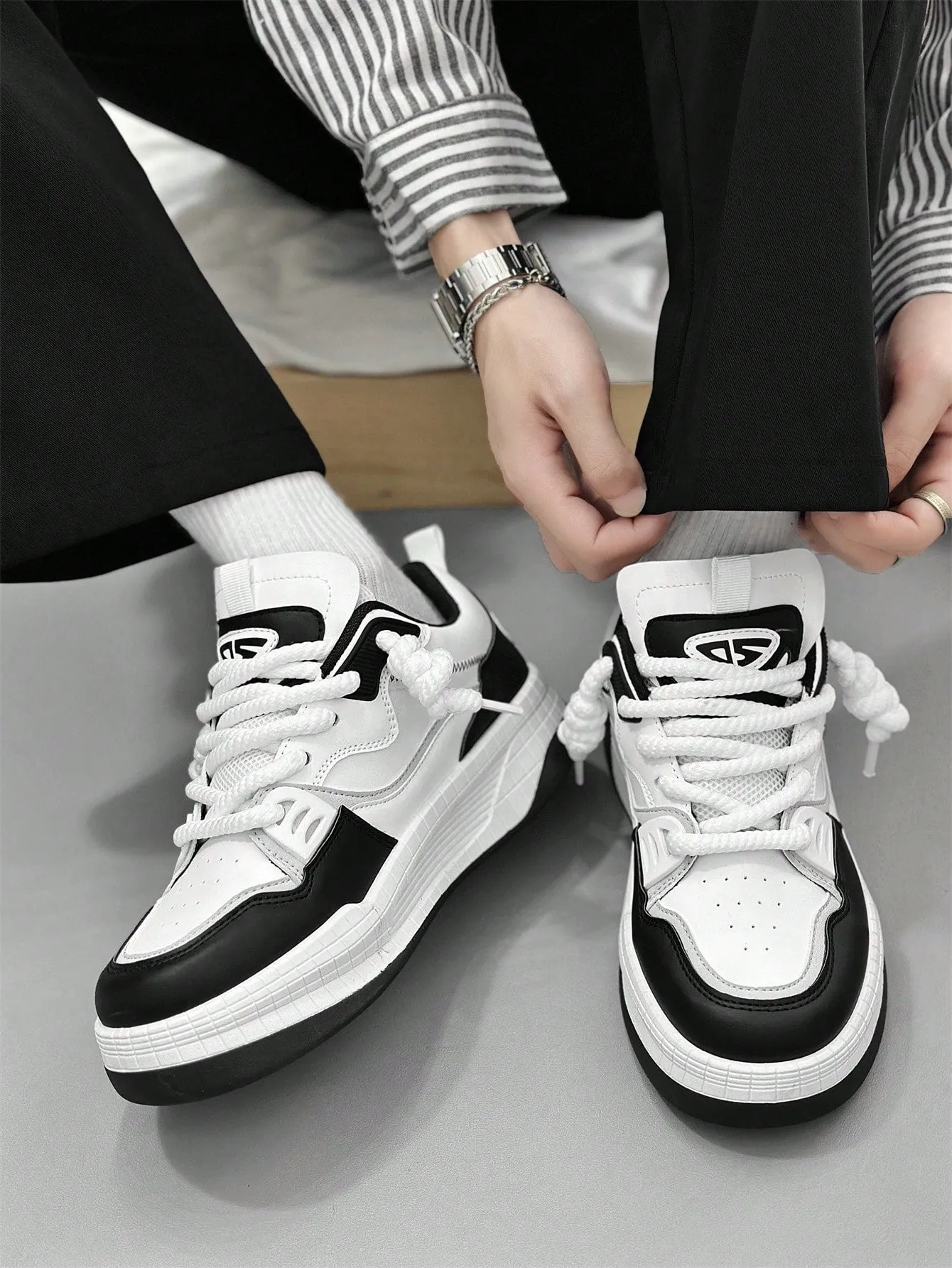 Sporty Skate Shoes For Men, Color block Lace-Up Front Sneakers